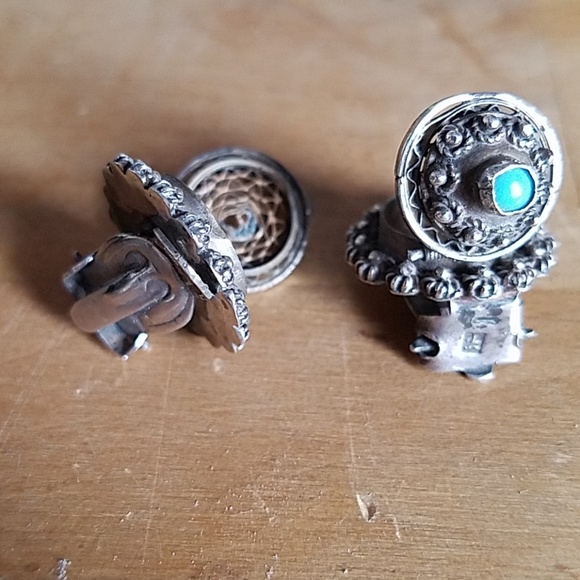 Unique vintage clip on POISON EARRINGS - Picture 5 of 6